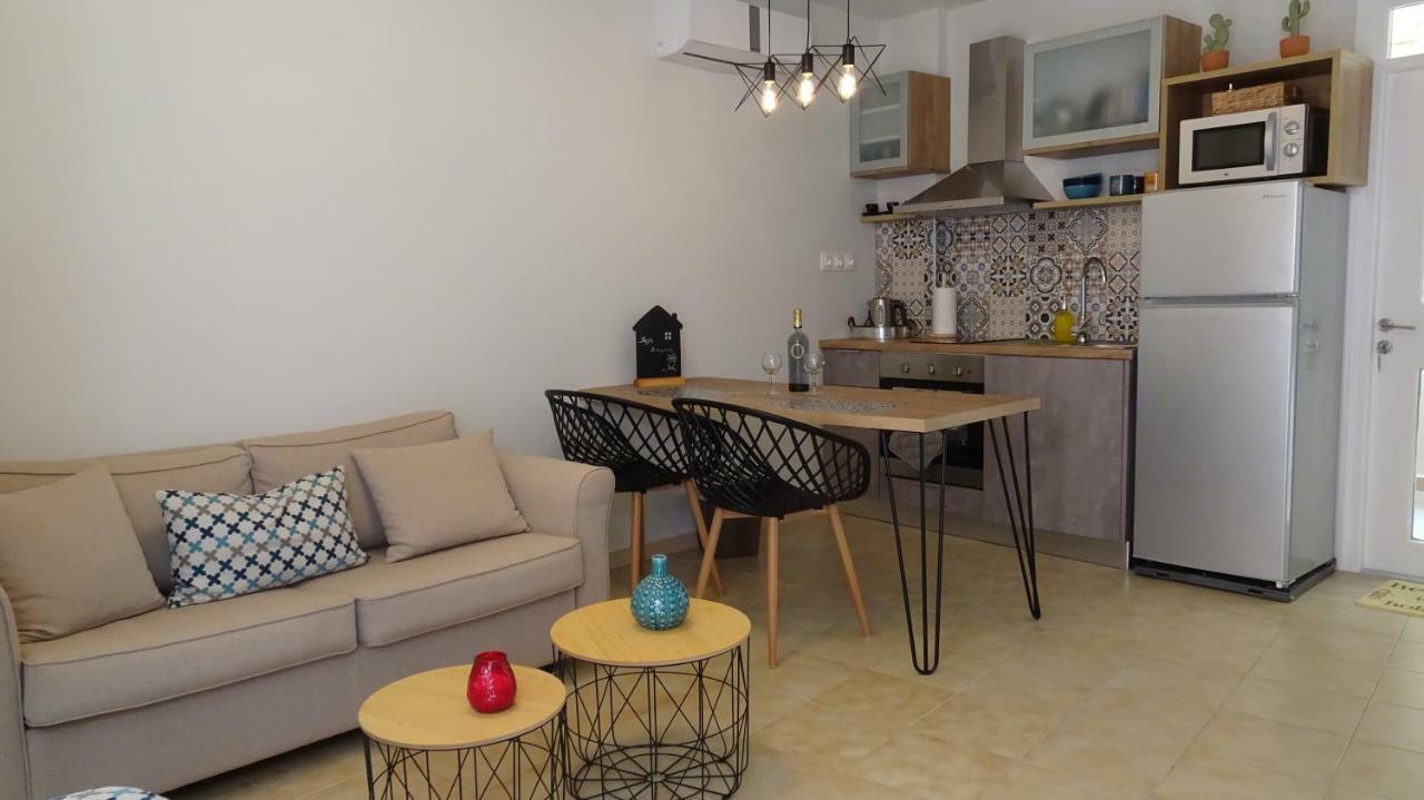 Elegant And Comfortable Apartment In The City Center Ermoupoli Dış mekan fotoğraf