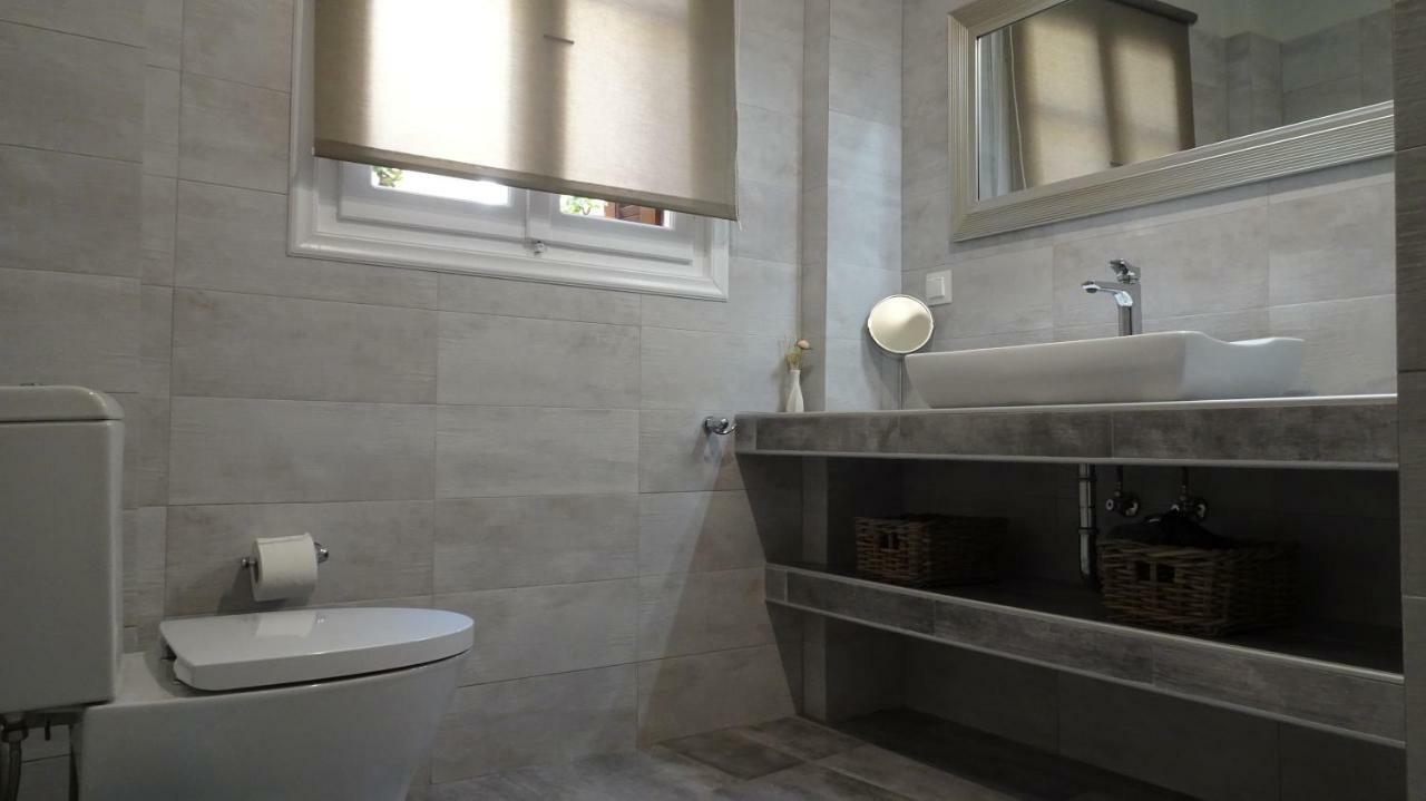 Elegant And Comfortable Apartment In The City Center Ermoupoli Dış mekan fotoğraf