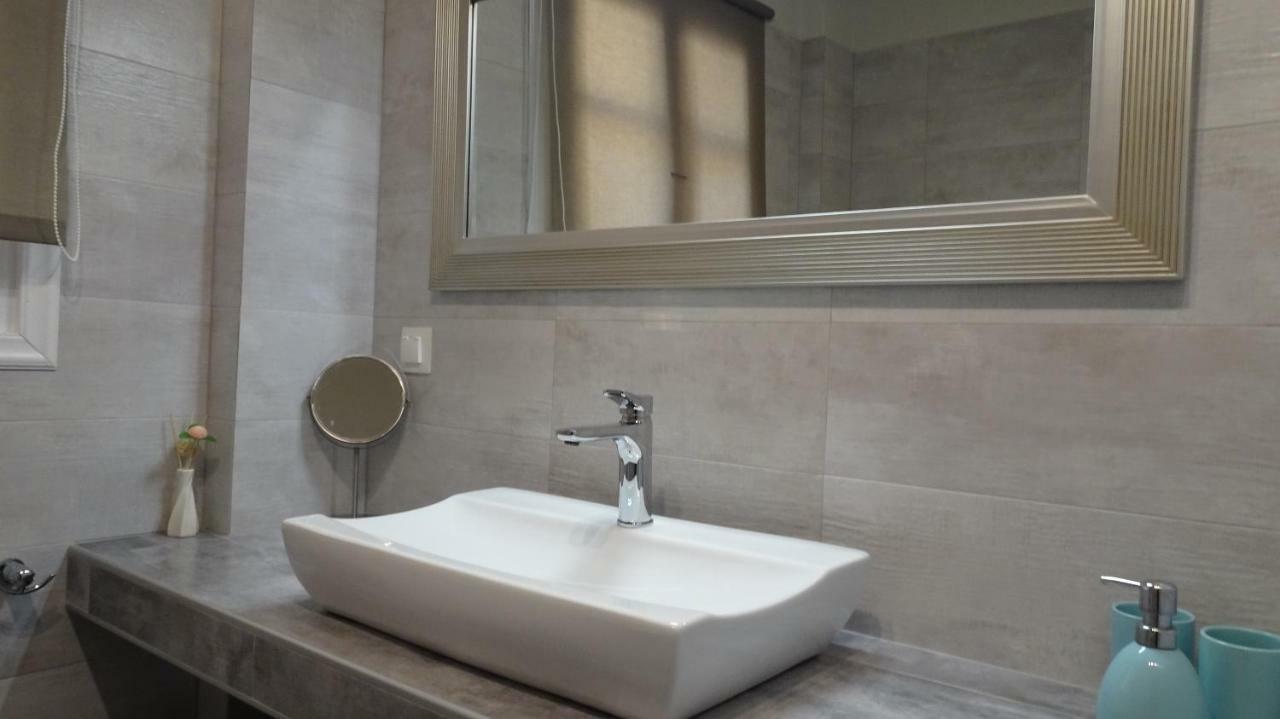 Elegant And Comfortable Apartment In The City Center Ermoupoli Dış mekan fotoğraf