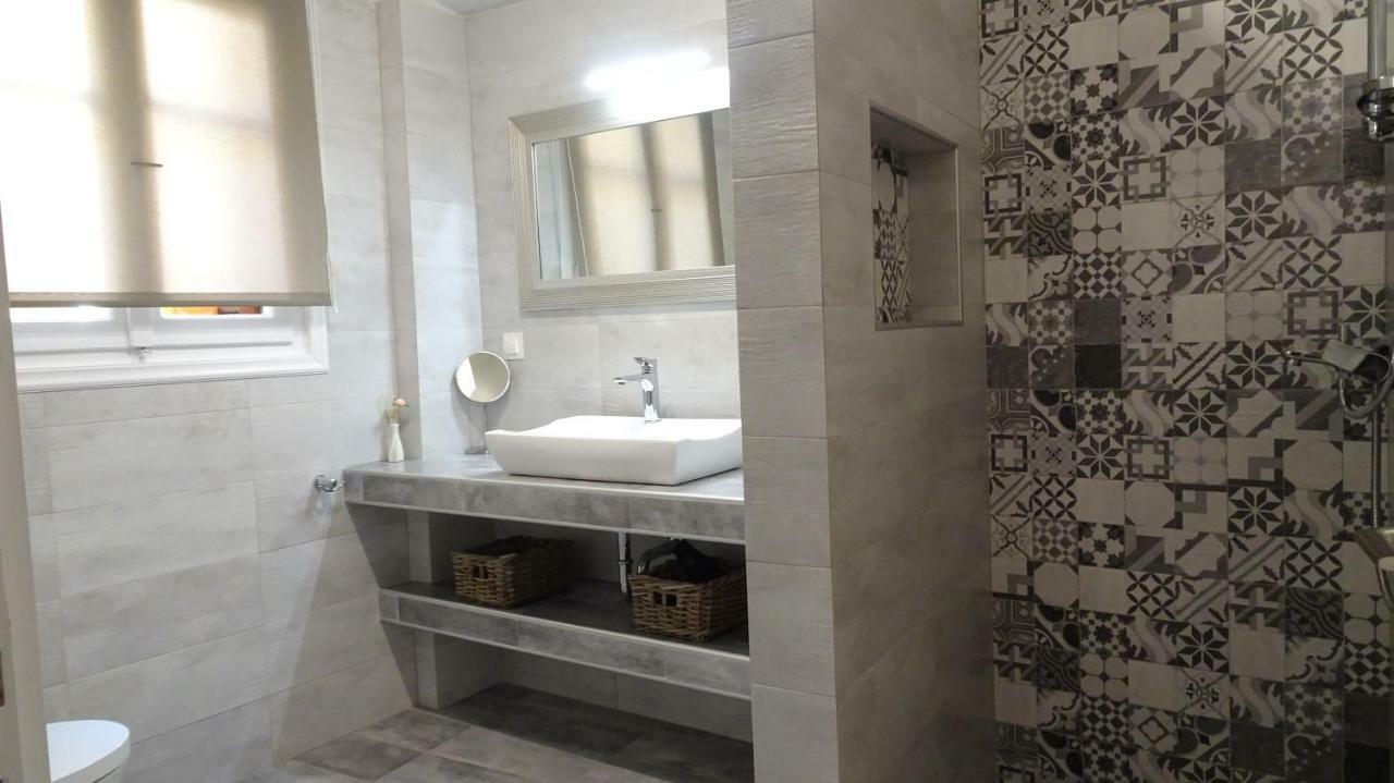 Elegant And Comfortable Apartment In The City Center Ermoupoli Dış mekan fotoğraf